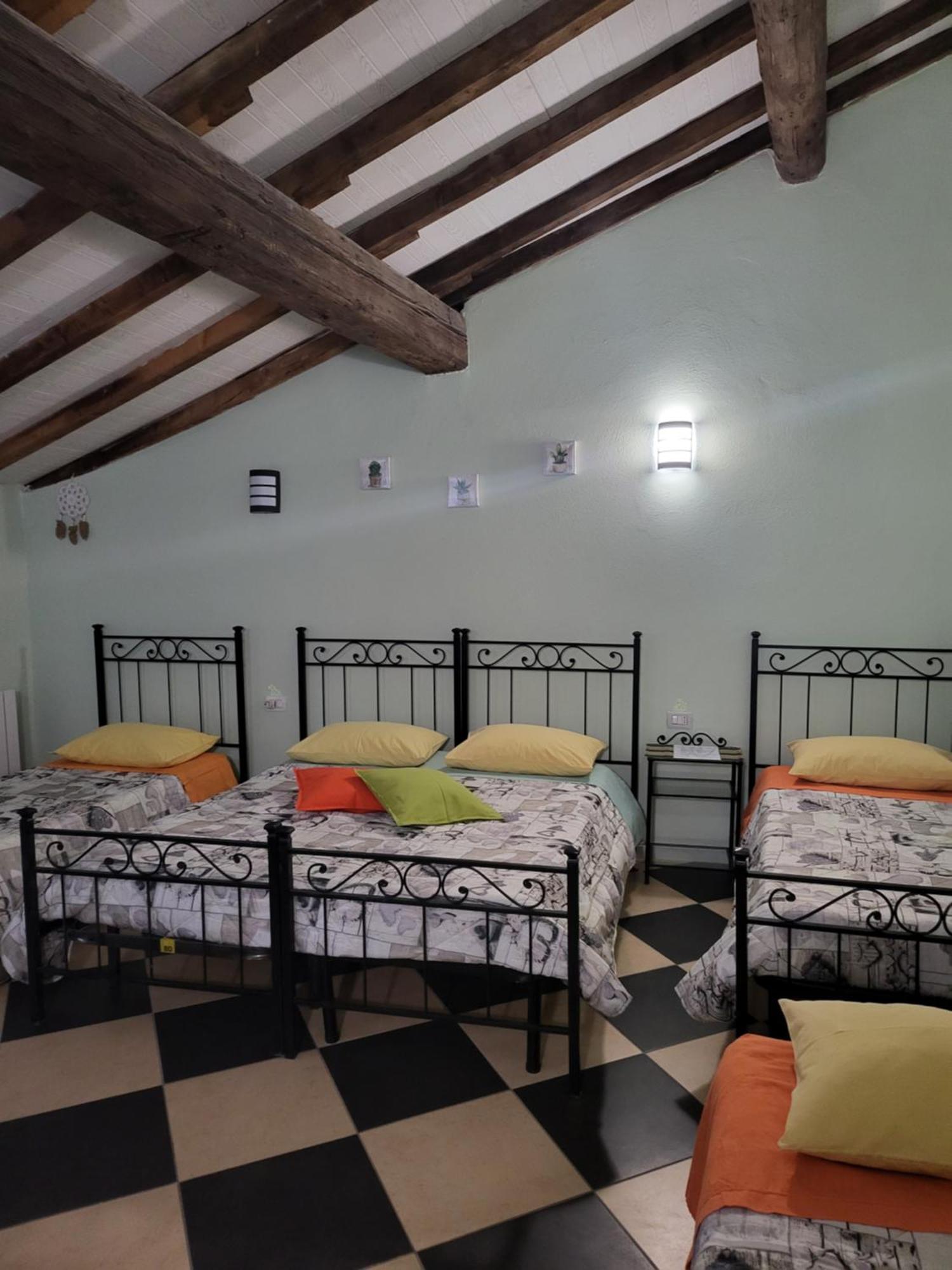 A Casa Di Luca Hotel Mediglia Стая снимка